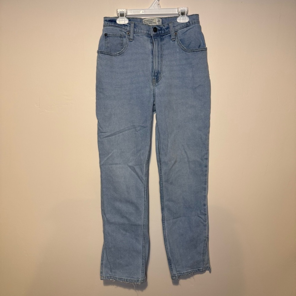 ABERCROMBIE 90s Straight Ultra High Rise Light Wash Side Slit Sz 26 SHORT